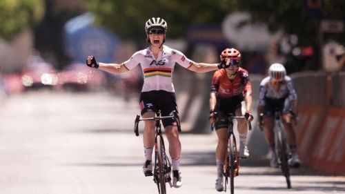 Che numero di Kim Le Court-Pienaar! Tappa e maglia al Tour of Britain, Wiebes costretta a cedere