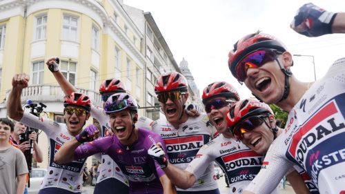 Del Toro prova a chiuderla in bellezza, Magnier lo beffa in Germania. Renewi Tour: tris Philipsen e generale in tasca