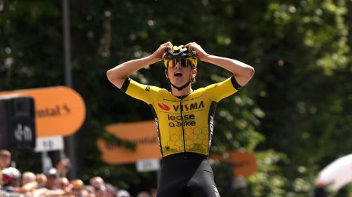 Che debutto in un grande giro per Matthew Brennan: sprint micidiale a Manosque su Miquel, Pogacar e Pedersen