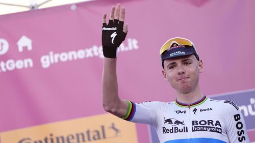 Primo arrivo in salita (morbido) alla Vuelta nell'arena di Font Romeu. E al Tour de l'Avenir c'è Finn all'assalto della gialla