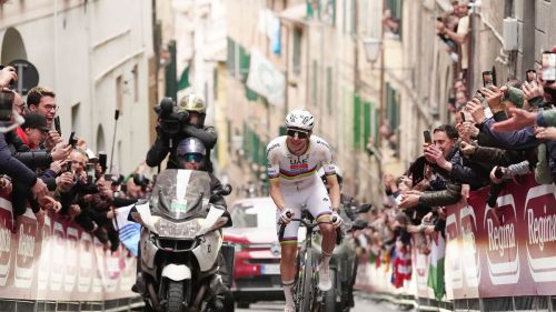 Dominio imbarazzante di un Pogacar maestoso nel tappone andorrano: 50 km di assolo e Vuelta già in mano
