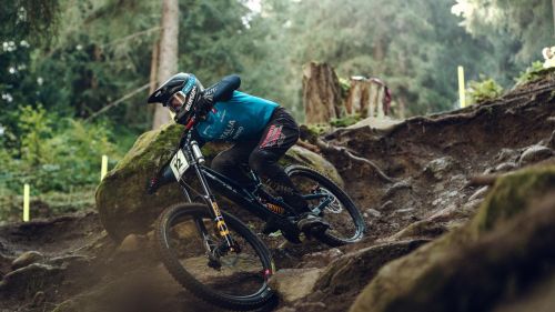 L'Italia fa ancora centro con lo splendido bronzo dello junior Gilardino nel Downhill. Titoli a Schneeberger e Boadle
