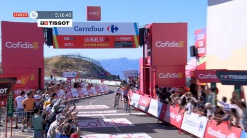 Finalmente Mas! Dopo 4 anni di digiuno e 8 alla Vuelta, il maiorchino si prende la tappa sull'Aitana e vola in roja