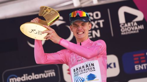 Non c'è Pogacar, ma vince un altro talento sloveno: ecco Jakob Omrzel a Calar Alto! Mas guadagna ancora