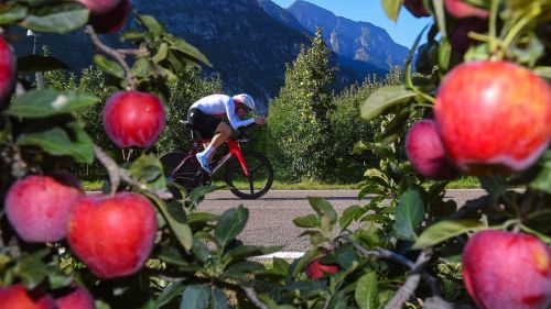 Stefan Kung torna a vincere anche alla Vuelta: sua la crono di Jerez, ottima difesa di Mas da Roglic