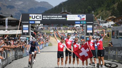 Mondiali MTB: l'Italia comincia con l'argento nel team relay, Schurter porta in trionfo la Svizzera... forando