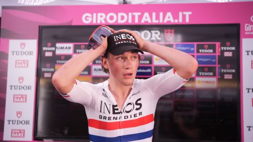 Parigi-Nizza: Tarling trascina la Ineos alla vittoria della cronometro a squadre, Ayuso è la nuova maglia gialla