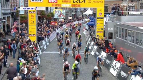 De Lie non sbaglia a Binche, piegato Girmay. Elisa Longo Borghini firma un triennale con la UAE ADQ