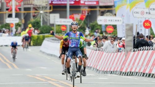 Santiago Umba lancia in orbita la Solution Tech nella 4^ tappa del Tour of Qinghai, Castellon battuto ma nuovo leader