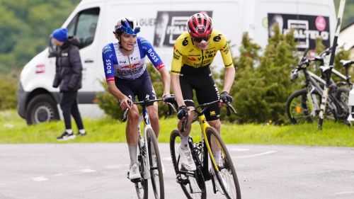 I muri marchigiani accolgono il Giro: gli ultimi 55 km verso Fermo sono tostissimi e il meteo...