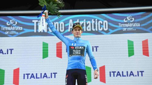 Regno danese tra Tirreno-Adriatico e Parigi-Nizza: Vingegaard che assolo, Skjelmose anticipa McNulty ora in giallo