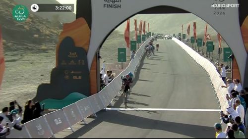 Evenepoel vince al debutto con la Red Bull-Bora Hansgrohe, Voisard si prende tappa e maglia all'Alula Tour