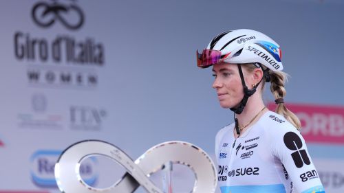 Vollering all'assalto della rosa di Van der Breggen, Longo Borghini per il podio: sabato da brividi sul Finestre