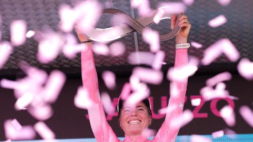 Ho osato perdere pur di ribaltare il Giro. E l'idea della maglia rosa mi ha messo le ali. Tutta l'emozione di Vollering