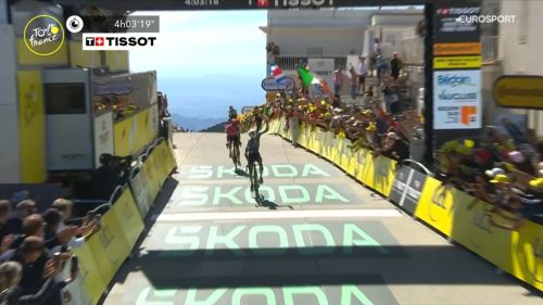 Che spettacolo sul Ventoux! La Francia si sblocca con Valentin Paret-Peintre, Pogacar granitico in giallo