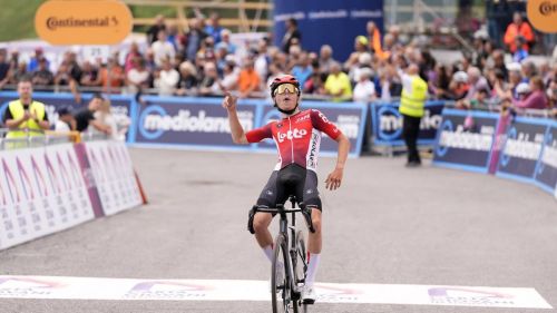 Simmons, che impresa al Tour de Suisse: Almeida 2° regola i big. Widar batte Finn al Giro Next