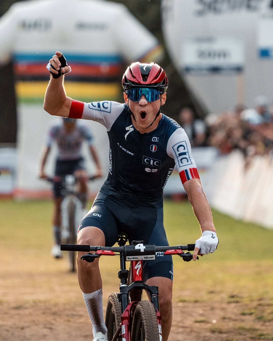 Meravigliosi short track iridati in Val di Sole: photofinish folle tra Stigger e Richards, Boichis da favorito batte Aldridge