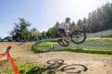 Pidcock, sei un mito! Che numero di Tom per la seconda maglia iridata del cross country, è doppietta britannica