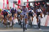 Ganna sfortunatissimo, fora e perde tutto al Tour of Britain. A Skegness volata di Merlier su Kooij
